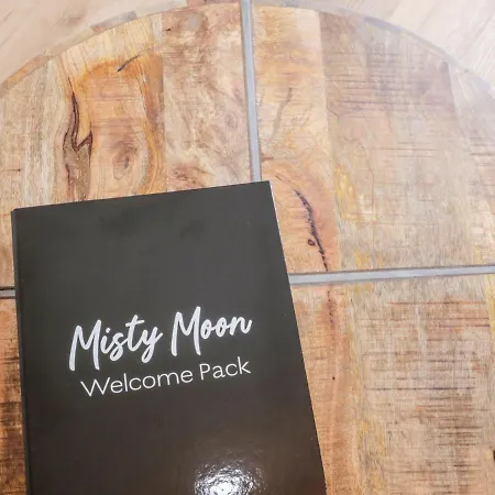 Misty Moon Γουίτμπι